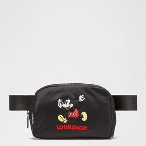 NWT Disney x lululemon Black
Everywhere Belt Bag 1L Mickey in Motion Graphic